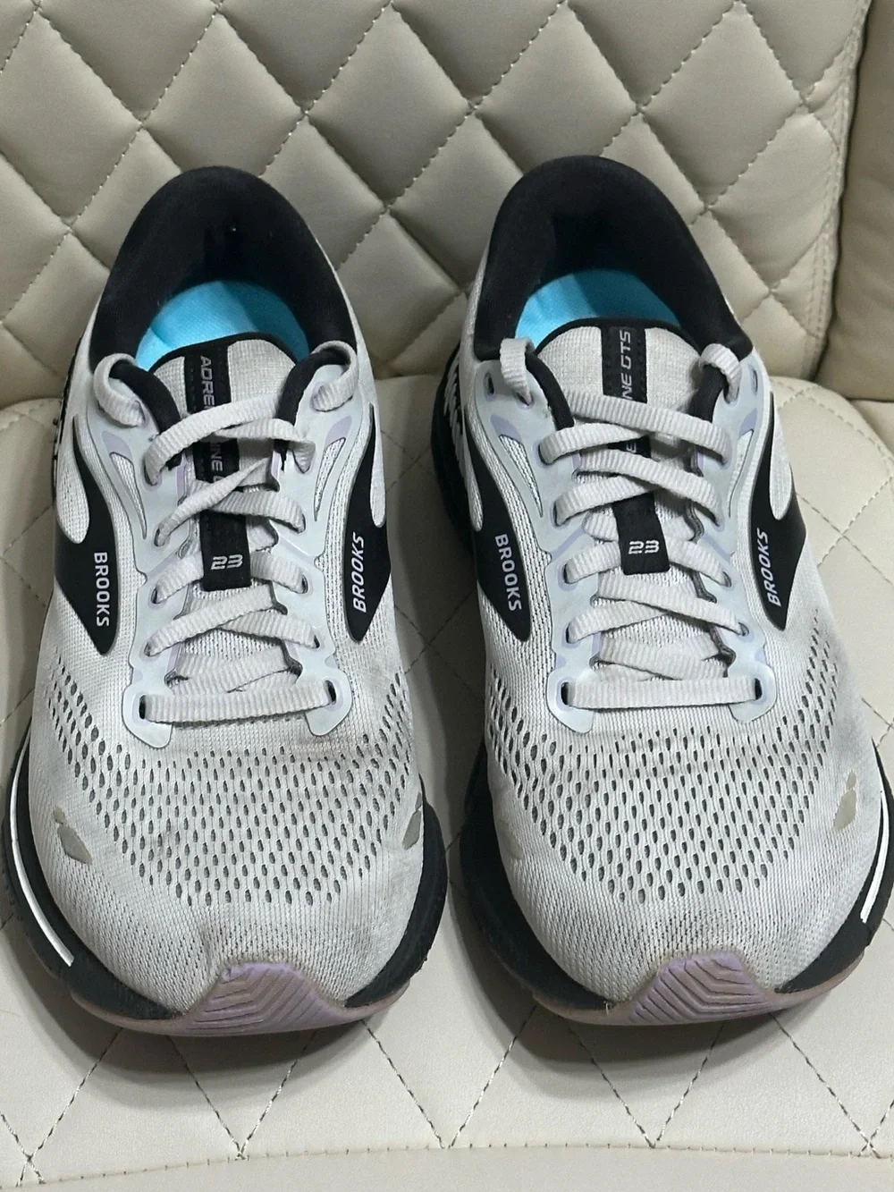 Brooks Adrenaline GTS 23 Wide running shoes size 8.5 wide gray